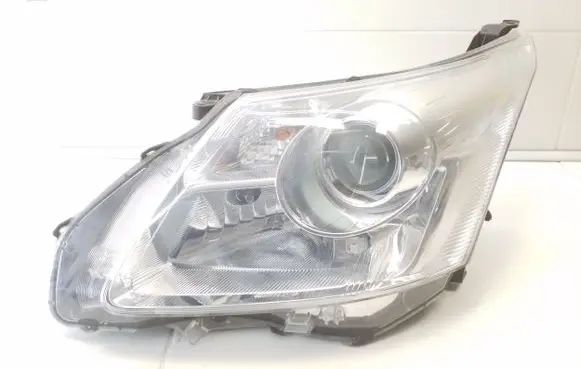 Toyota Avensis T270 Headlight/headlamp KOITO0512