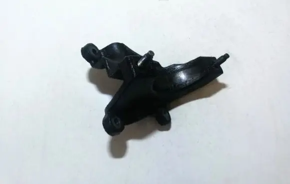 Engine mounting bracket