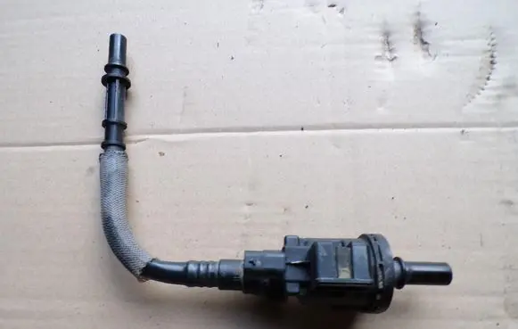 Peugeot 3008 I Fuel pressure regulator 983534088003