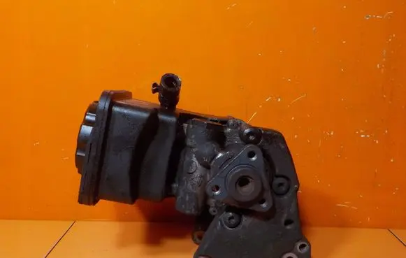 BMW X3 E83 Power steering pump 10MB45