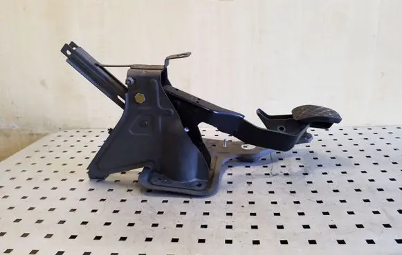 Volkswagen Transporter - Caravelle T5 Brake pedal 7H2721143