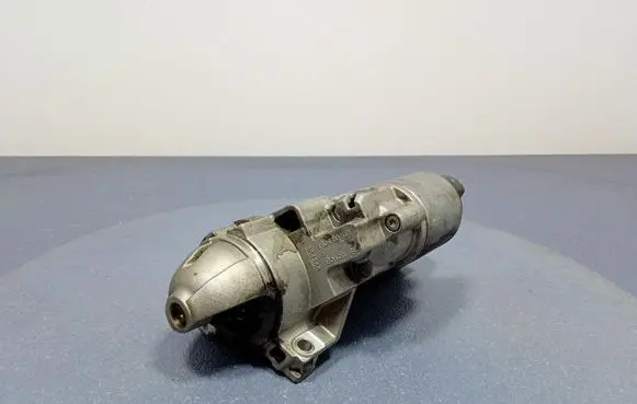 BMW X5 E53 Starter motor 8589891