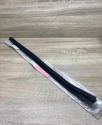 Mercedes-Benz C W203 Front door window/glass frame A2037250665