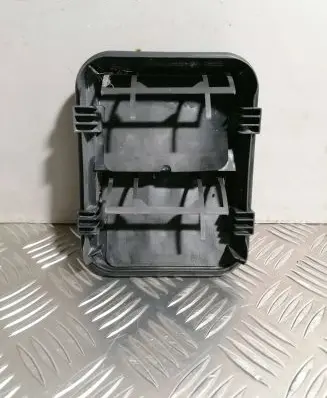 Renault Trafic III (X82) Quarter panel pressure vent 93862182