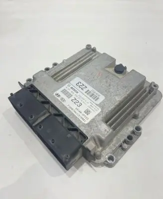 Hyundai Santa Fe Engine control unit/module 0281032434 7333005J68 391002FEE2