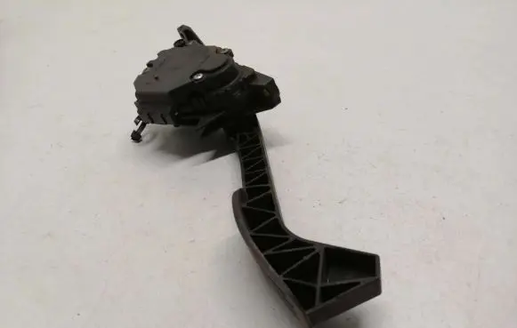 Volvo S70 V70 V70 XC Accelerator throttle pedal 00776921 9209745