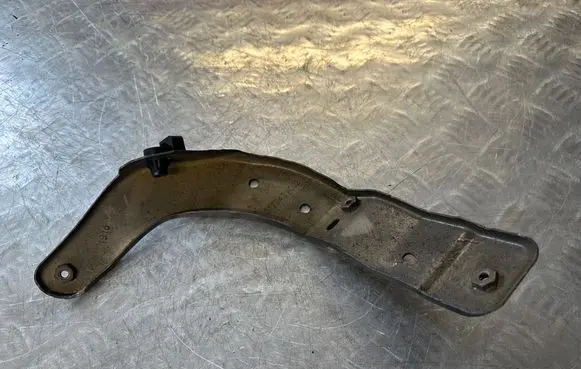 Citroen C4 II Picasso Fender mounting bracket 017243C02