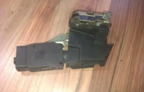 Mitsubishi Carisma Rear door lock