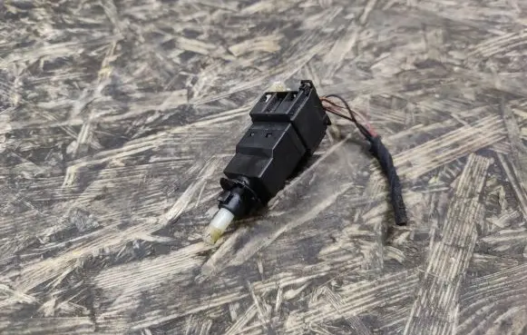 Mercedes-Benz SL AMG R230 Brake pedal sensor switch 0015452109
