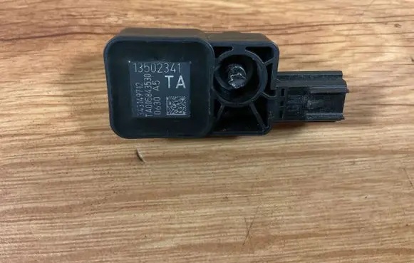Opel Insignia A Airbag deployment crash/impact sensor 13502341