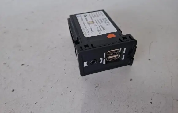 USB socket connector