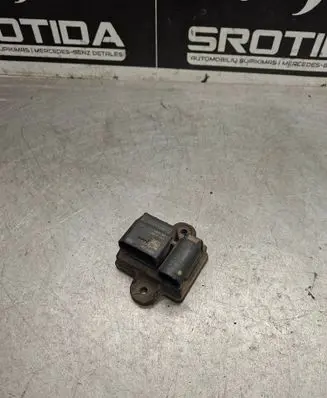 Mercedes-Benz E W212 Glow plug pre-heat relay A6519000900 10341015931
