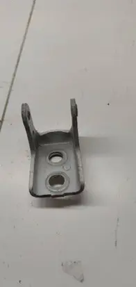 Peugeot 5008 II Front door lower hinge 31018S2