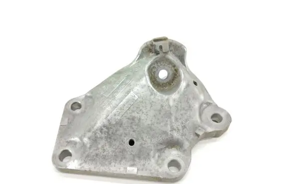 BMW 5 E60 E61 Engine mounting bracket 6776669