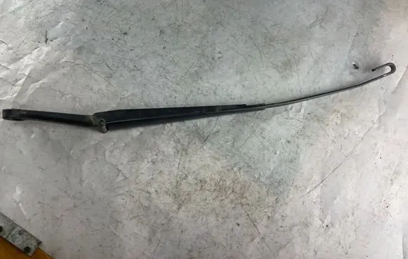 Opel Zafira A Front wiper blade arm 90582557