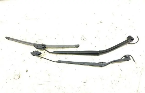 Chevrolet Corvette C6 Front wiper blade arm