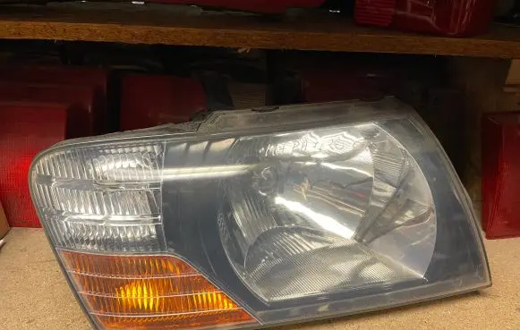 Mitsubishi Pajero Headlight/headlamp 10087419 10087420