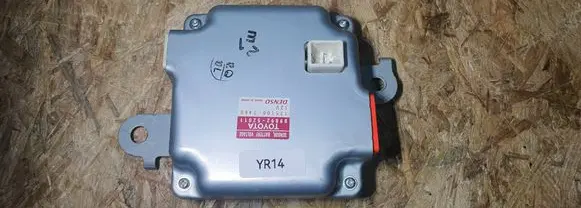 Toyota Yaris Battery control module 8989252011 1751007460