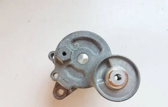 Subaru Crosstrek III Alternator belt tensioner