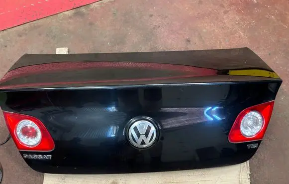 Volkswagen PASSAT B6 Tailgate/trunk/boot lid