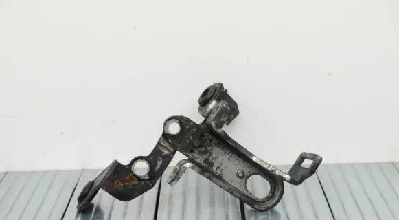 Mercedes-Benz C W204 Other engine bay part A1562232041