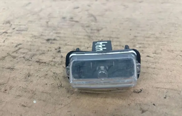 Toyota Avensis T270 Number plate light CML02107 05078