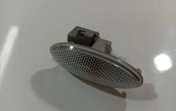 Toyota Auris 150 Front fender indicator light 12513