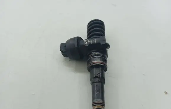 Audi A4 S4 B6 8E 8H Fuel injector 03813073