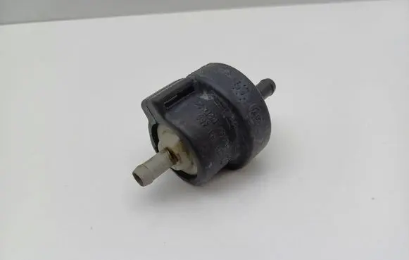 Volkswagen PASSAT B6 Valve vacuum 058133459