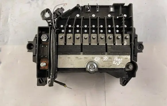 Volvo V40 Fuse module 313375351 306591923 5293147
