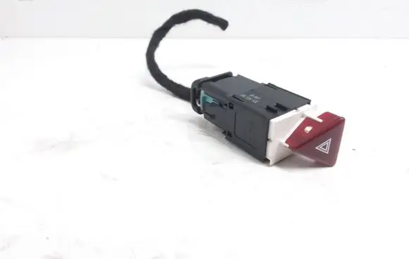 Volkswagen PASSAT B6 Hazard light switch