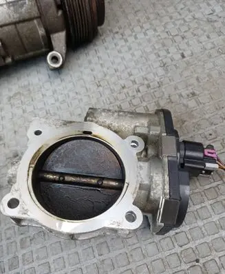 Chevrolet Traverse I Throttle valve 2818AA995AA0557C