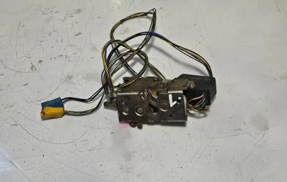 Volkswagen II LT Front door lock A90172C1035