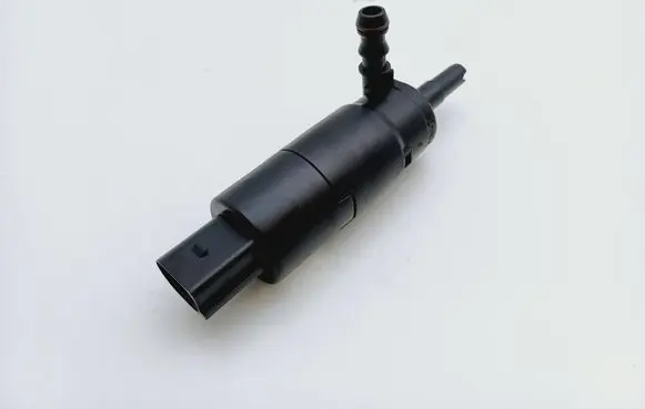 Volkswagen Touran I Headlight washer pump 3B7955681