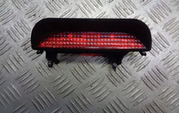 Dacia Sandero Third/center stoplight