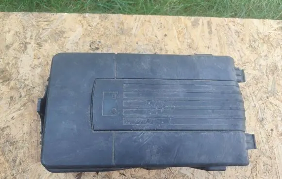 Volkswagen Golf V Battery box tray cover/lid 1K0915443A