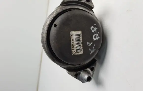 Mercedes-Benz C W204 Engine mount bracket A2122404117
