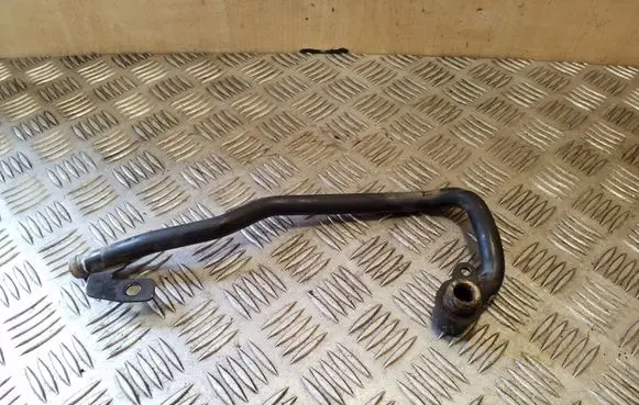 Volkswagen PASSAT B8 Engine coolant pipe/hose 04L121065AJ