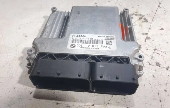 BMW 5 E60 E61 Engine control unit/module 7811700 0281015043 030264893