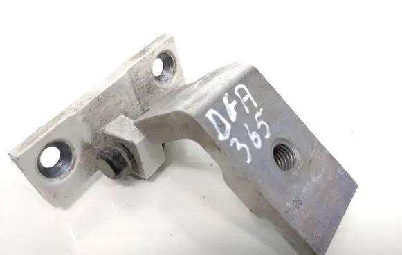 BMW 5 E60 E61 Rear door lower hinge 7068090