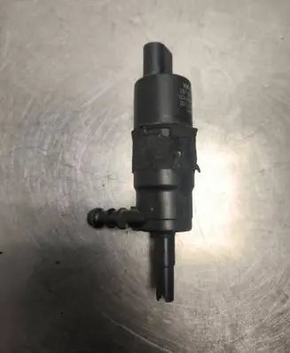 Volkswagen PASSAT B5.5 Headlight washer pump 3B7955681 001016