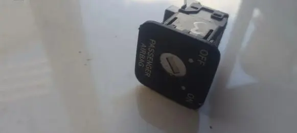 Toyota Yaris Passenger airbag on/off switch 1582G5D 158-2G5D