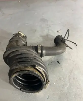 Ford Focus Air intake hose/pipe 72100865
