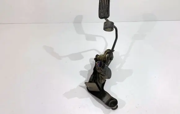 Toyota RAV 4 (XA20) Accelerator throttle pedal 7801042020