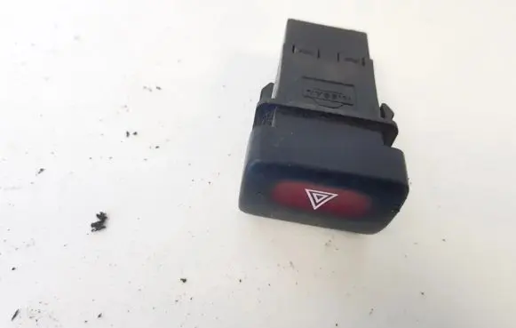 Nissan Primera Hazard light switch