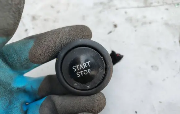 Renault Trafic III (X82) Engine start stop button switch