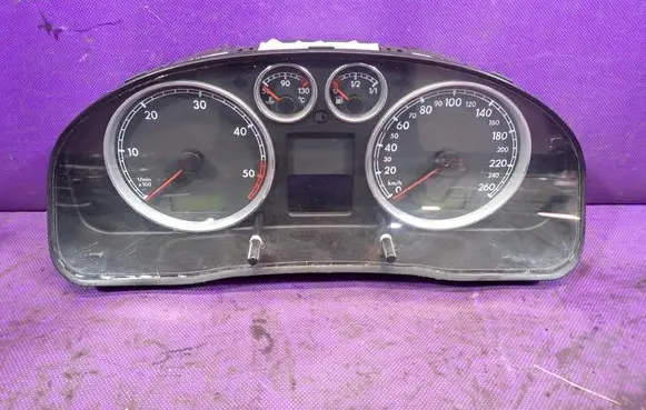 Volkswagen PASSAT B5.5 Speedometer (instrument cluster) 