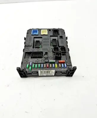 Citroen Berlingo Fuse module 967847708001 20977771 230348801