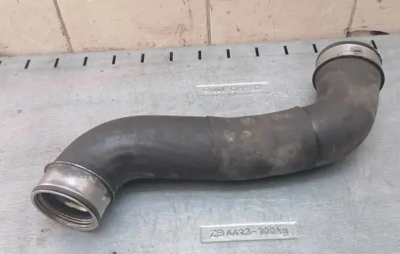 Mercedes-Benz E W211 Intercooler hose/pipe S4169