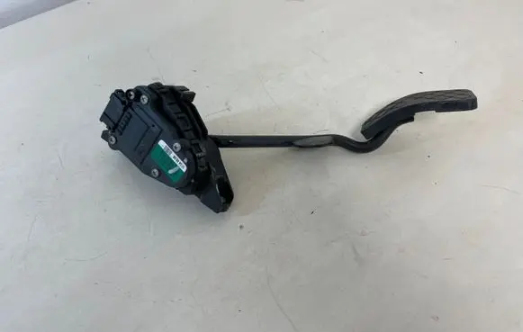 Audi A4 S4 B7 8E 8H Accelerator throttle pedal 8E2721523J